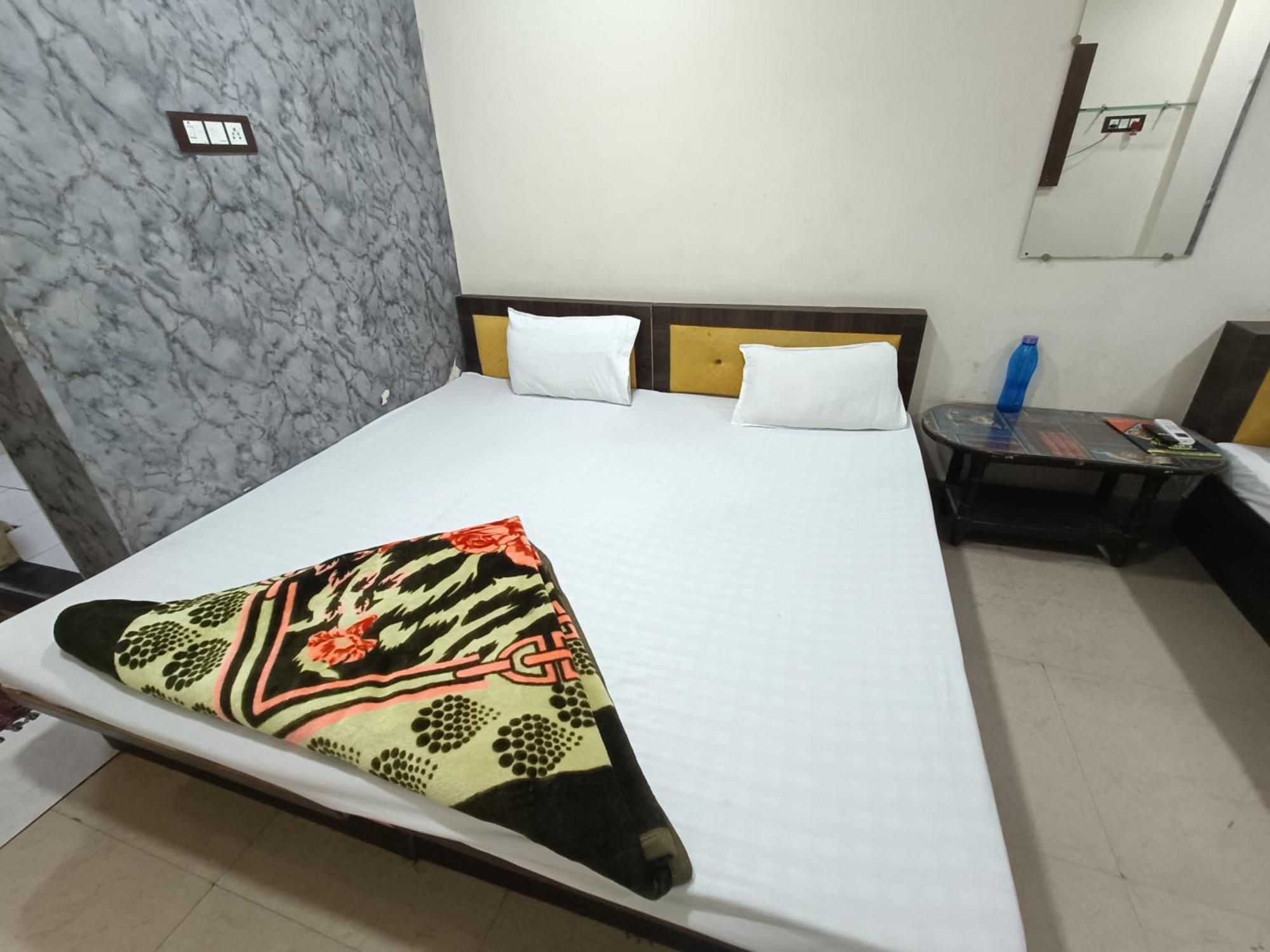 Ginger Hotels Ujjain Tower Kshipra Inn-Family Stay Airconditioned Hotel Ngoại thất bức ảnh