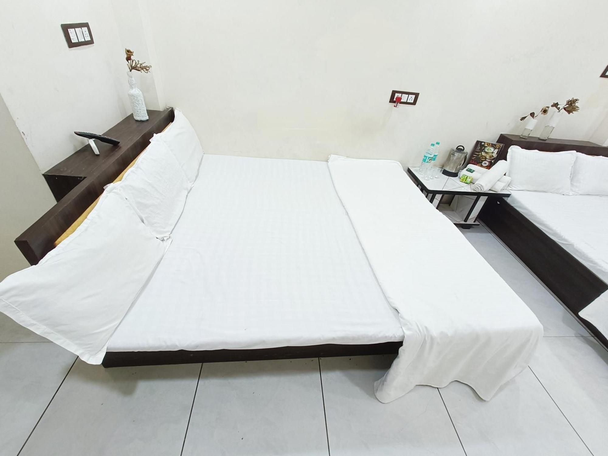 Ginger Hotels Ujjain Tower Kshipra Inn-Family Stay Airconditioned Hotel Ngoại thất bức ảnh
