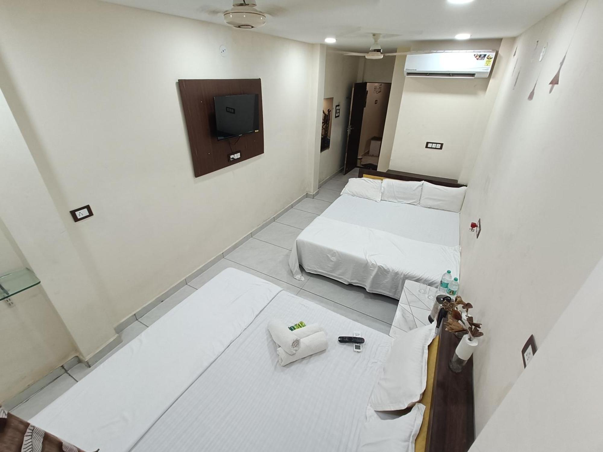 Ginger Hotels Ujjain Tower Kshipra Inn-Family Stay Airconditioned Hotel Ngoại thất bức ảnh