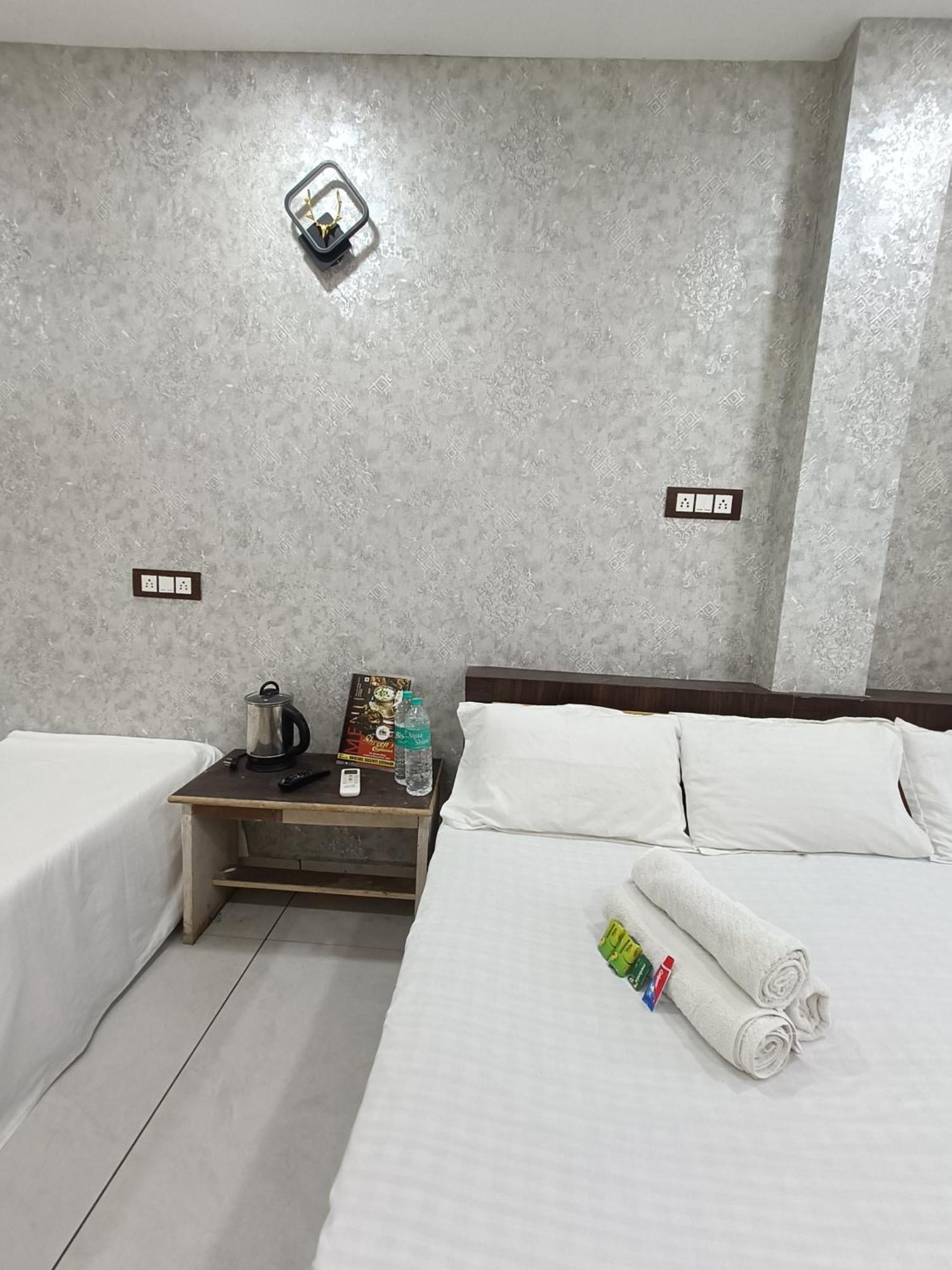 Ginger Hotels Ujjain Tower Kshipra Inn-Family Stay Airconditioned Hotel Ngoại thất bức ảnh