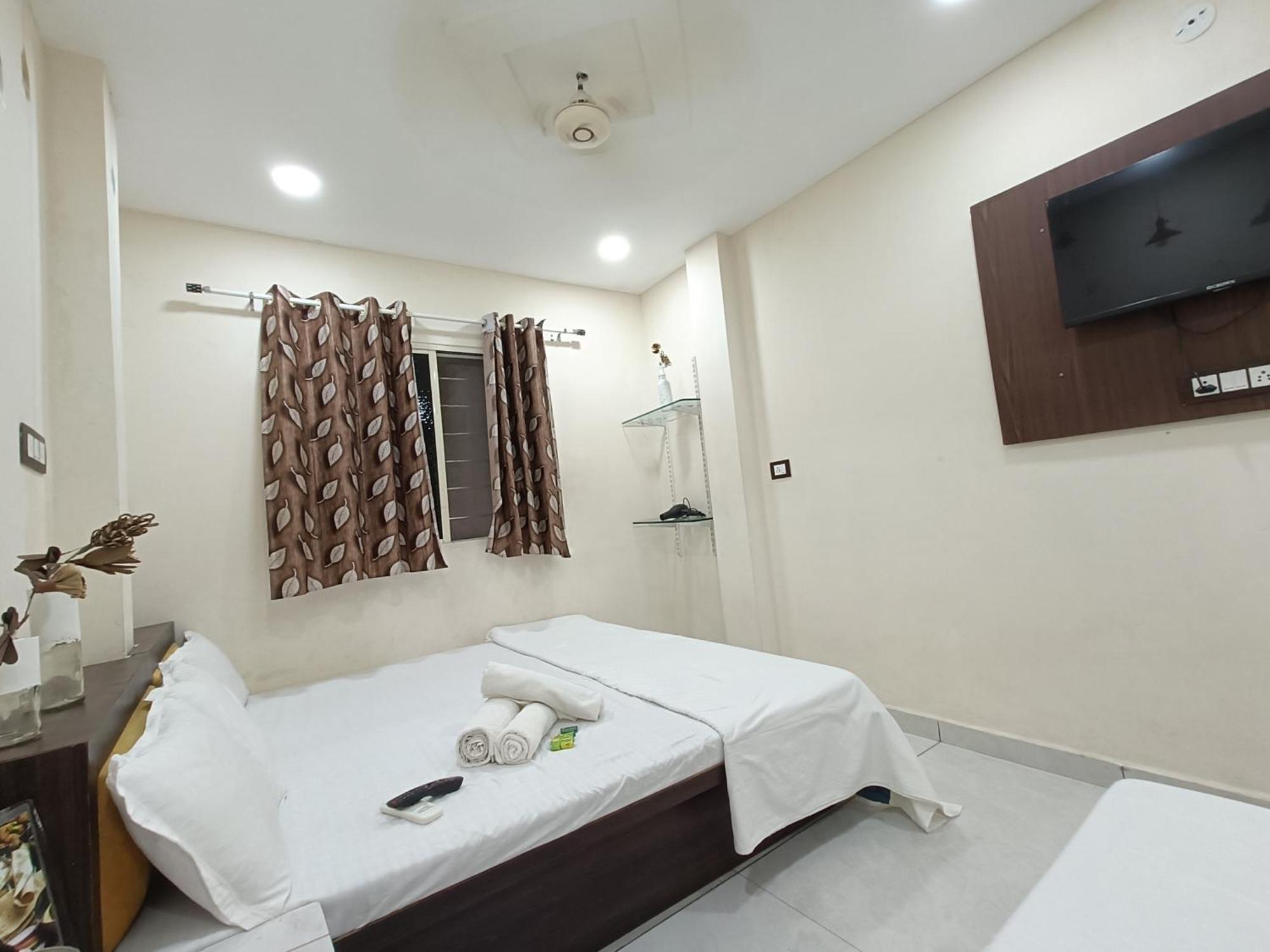 Ginger Hotels Ujjain Tower Kshipra Inn-Family Stay Airconditioned Hotel Ngoại thất bức ảnh