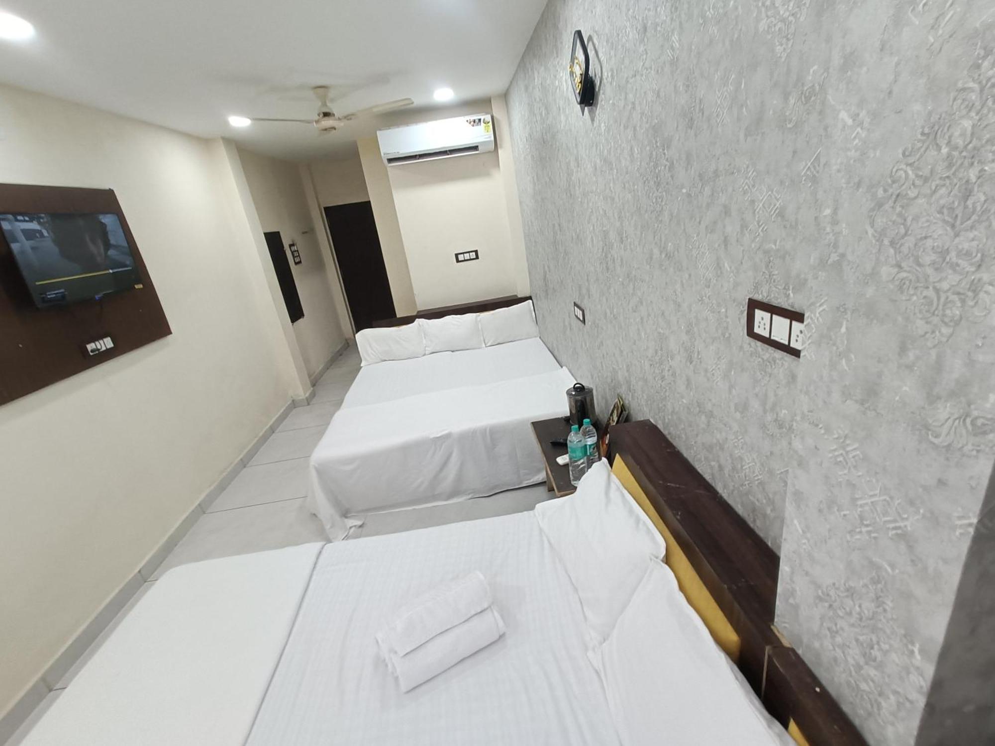 Ginger Hotels Ujjain Tower Kshipra Inn-Family Stay Airconditioned Hotel Ngoại thất bức ảnh