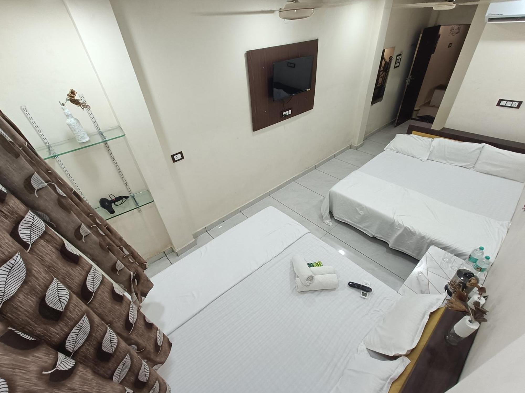 Ginger Hotels Ujjain Tower Kshipra Inn-Family Stay Airconditioned Hotel Ngoại thất bức ảnh